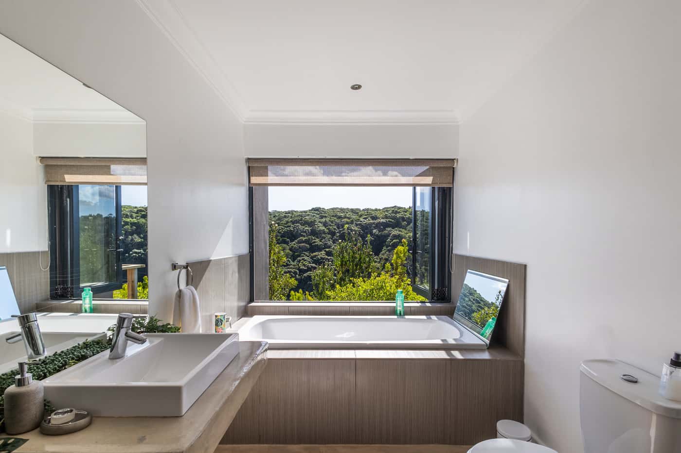 Luxury Suite at Cliffside Suites - Image 7