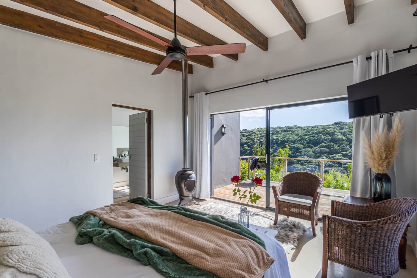 Luxury Suite at Cliffside Suites - Image 5