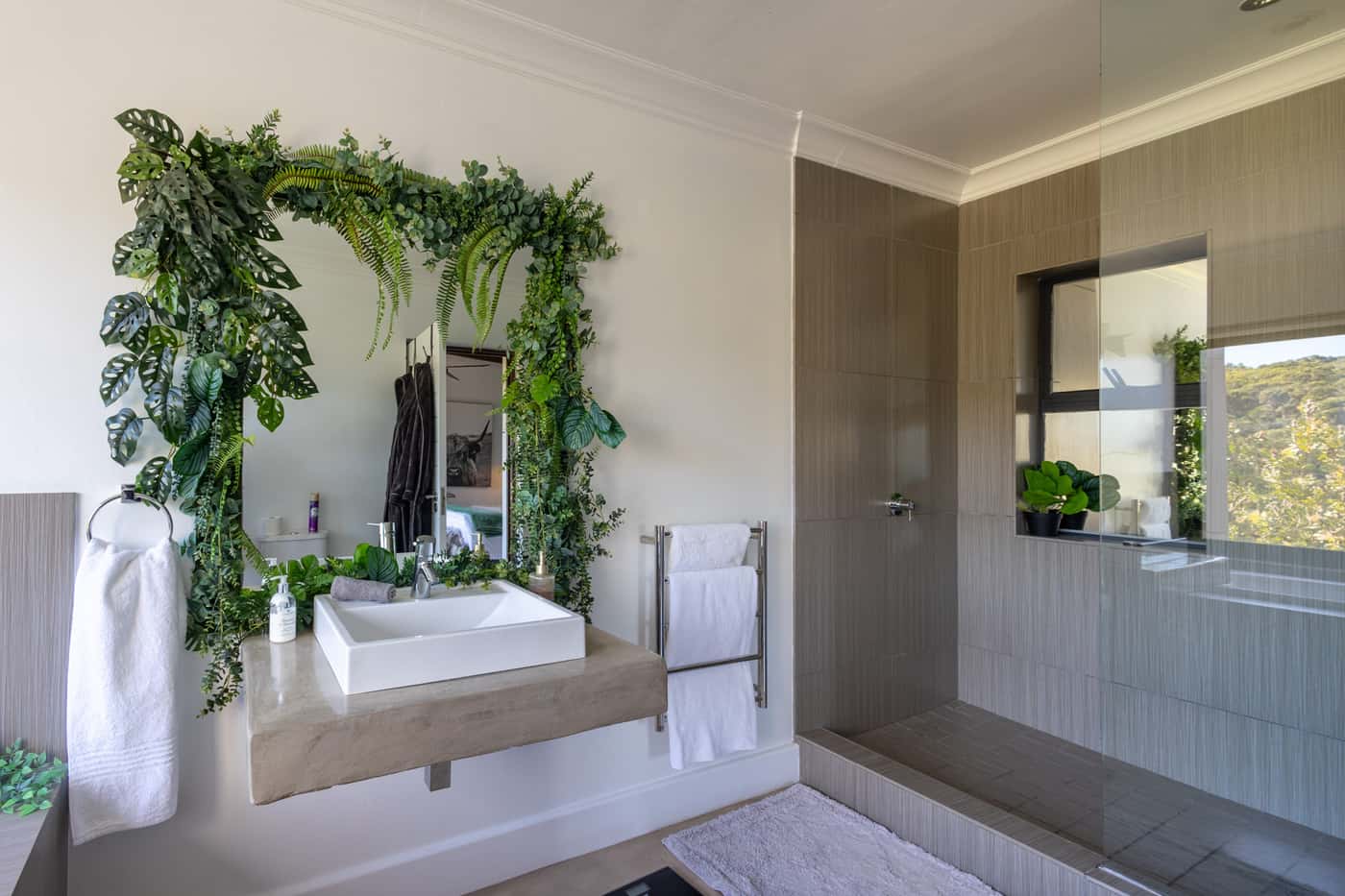 Luxury Suite at Cliffside Suites - Image 14