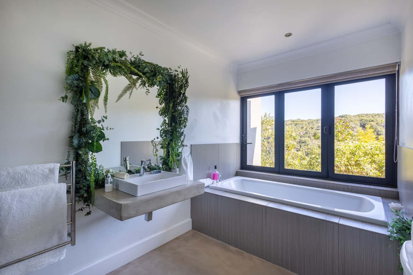 Luxury Suite at Cliffside Suites - Image 3